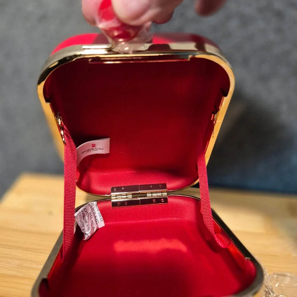 New Elizabeth Arden Red Box Bag  Gold Chain Hard Case Kiss Clasp Crossbody GWP